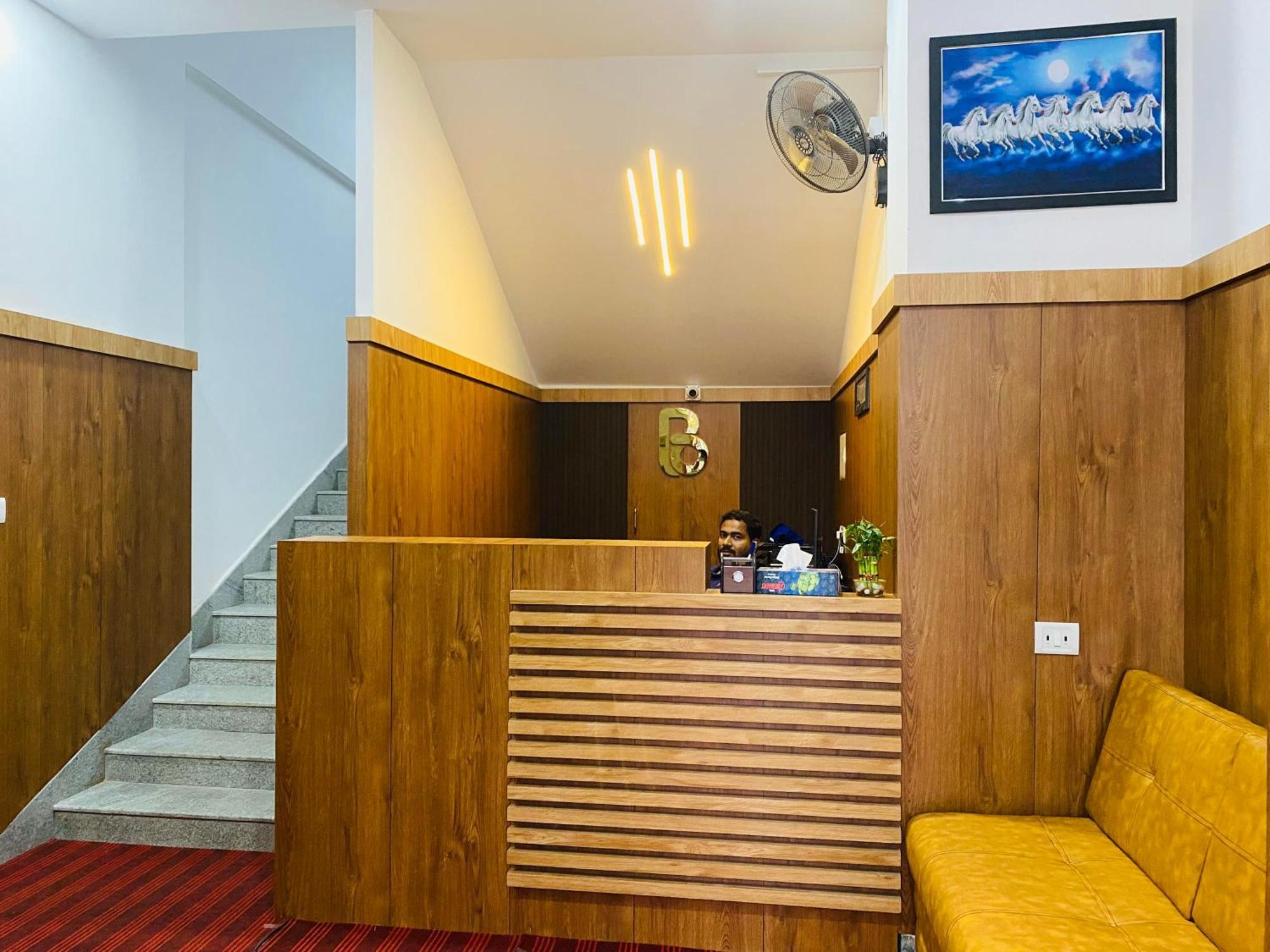 B Six Hotel Бенґалуру Екстер'єр фото